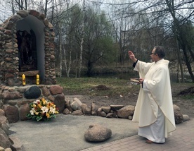 - Jak ustanie pandemia, będziemy się wspólnie modlić do św. Michała Archanioła przy figurze - mówi ks. Andrzej Cieszkowski.