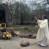 - Jak ustanie pandemia, będziemy się wspólnie modlić do św. Michała Archanioła przy figurze - mówi ks. Andrzej Cieszkowski.