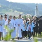 Procesja fatimska z Trzetrzewiny na Strzyganiec.