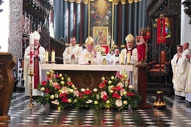 ▲	Liturgii przewodniczył i homilię wygłosił metropolita gdański.