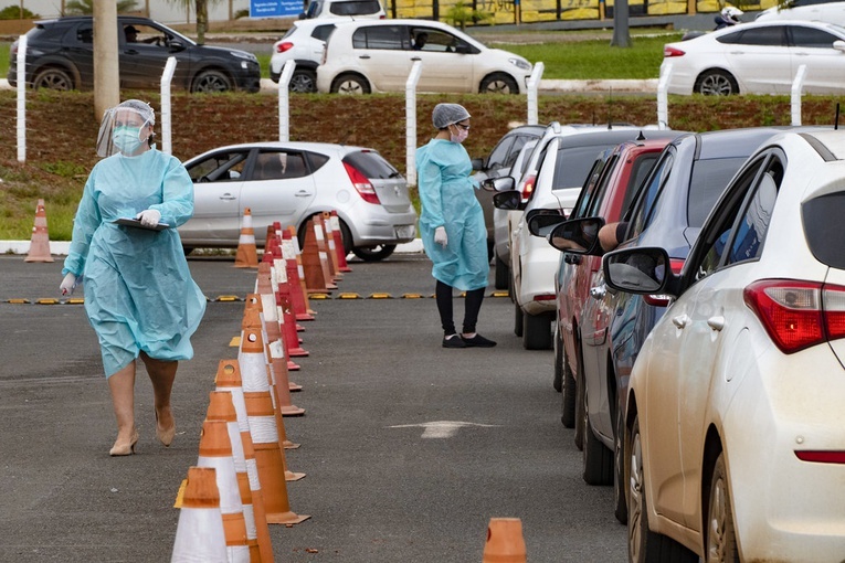 NFZ: Ponad 160 świadczeniodawców zainteresowanych testami "drive-thru" na koronawirusa