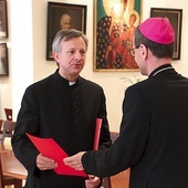 Jako pierwszy nominację z rąk bp. Mirosława Milewskiego odebrał 5 maja ks. kan. dr Dariusz Piskorski, który objął parafię w Gąbinie.