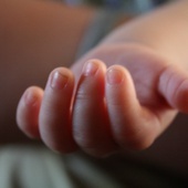 Urodziło się kolejne dziecko, którego rodzice są zakażeni koronawirusem