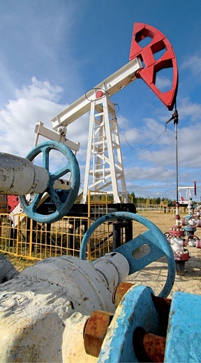 Rosja musi ograniczyć wydobycie ropy o blisko 3 mln baryłek dziennie.