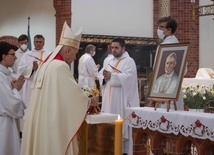 Bobrek. Parafia Świętej Rodziny otrzymała relikwie św. Jana Pawła II