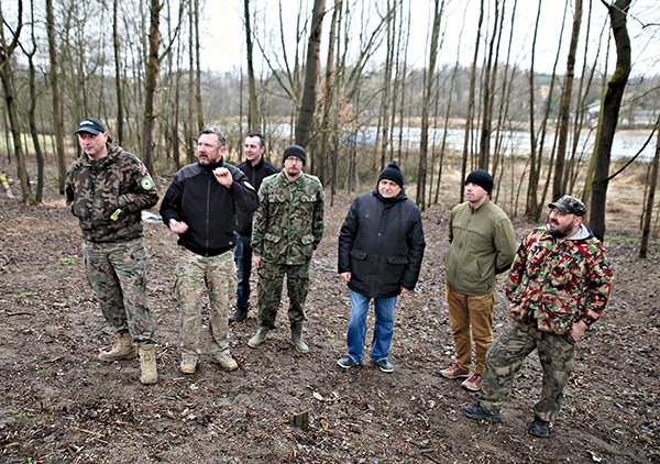 Świętokrzyska Grupa Eksploracyjna  z Markiem Lisem (trzeci z prawej).