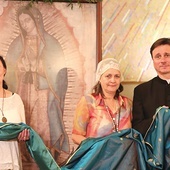 Od prawej: ks. Jerzy Ryłko, Naty de Anda z Meksyku, założycielka Apostolatu Płaszcza MB z Guadalupe, i Dorota Popowska, animatorka tej wspólnoty w Polsce.