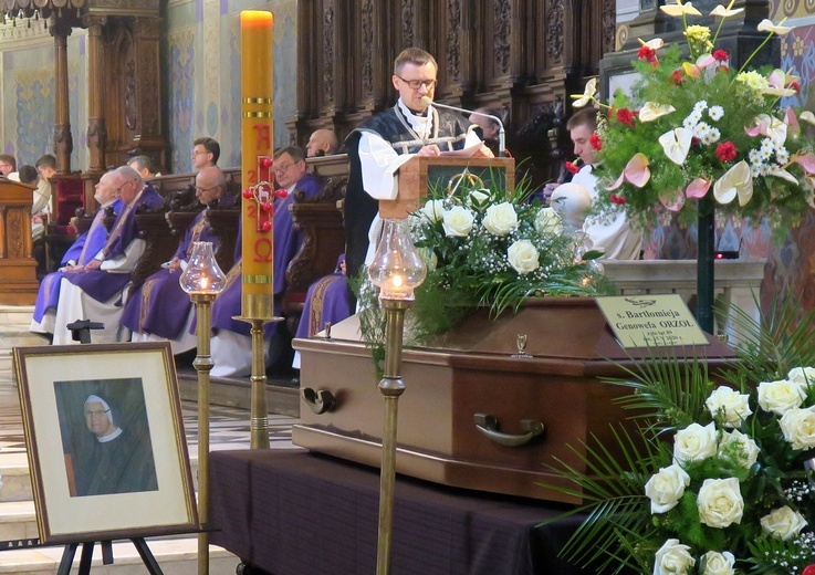 Kazanie pogrzebowe wygłosił ks. prał. Marek Jarosz, rektor WSD.