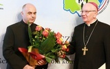 Nowy biskup ks. Adam Bab z abp. Stanisławem Budzikiem.