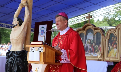 Bp Roman Pindel podczas Mszy św. na Kaplicówce, we wspomnienie św. Jana Sarkandra.