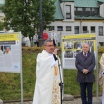 Jan Paweł II i kard. Stefan Wyszyński w Trzebnicy