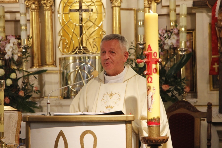 Przewodnikiem tradycyjnej łowickiej pielgrzymki jest ks. Wiesław Frelek.