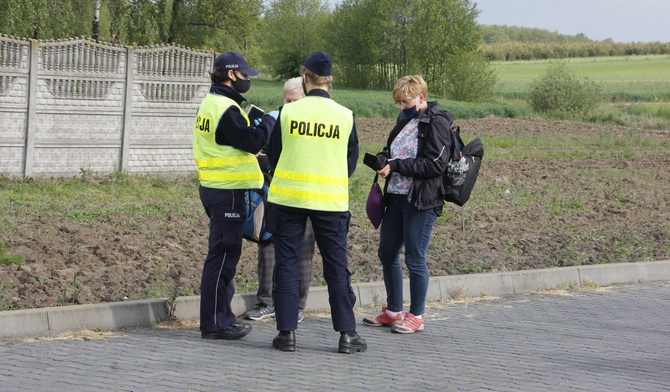 Pątnicy zostali spisani przez policję.