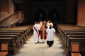 Biskup opolski odwołuje dyspensę ogólną od obowiązku uczestnictwa w Mszy św.