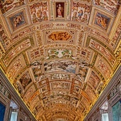 Rzymianie zwiedzają Muzea Watykańskie, dotąd dla nich trudno dostępne