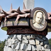 W 1999 r. duchowieństwo diecezji legnickiej ufundowało pomnik upamiętniający męczeńską śmierć ks. Władysława Błądzińskiego.