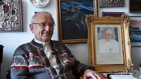 Ksiądz proboszcz Andrzej Zawada zachęcił swoich parafian  do nagrania wspomnień ze spotkań z papieżem Polakiem.