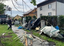 Bestwina. Trąba powietrzna uszkodziła ponad 20 dachów we wsi Kaniów. 