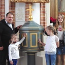 Przy tej chrzcielnicy chrzczony był Stefek Wyszyński i jego siostry