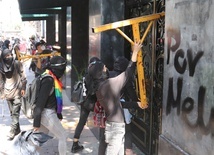 Ataki na kościoły podczas demonstracji w Meksyku