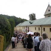 Karmelici bosi z Czernej odwołują tradycyjną procesję Bożego Ciała