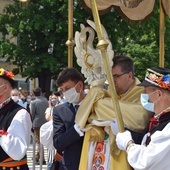 Po Mszy św. wyruszyła procesja z Najświętszym Sakramentem.