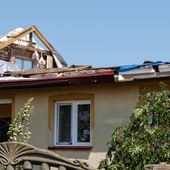 Wichura zerwała dachy w kilku gospodarstwach.