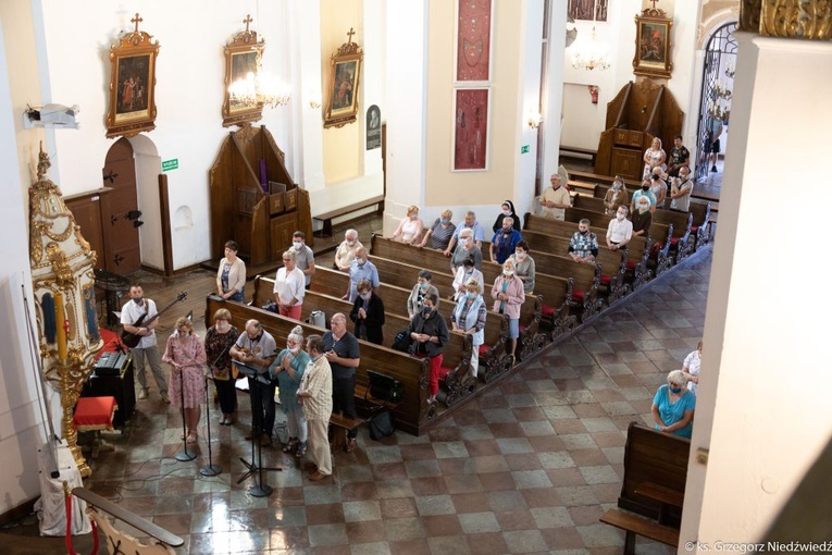 Msza św. odpustowa z udziałem apostolstwa trzeźwości w Rokitnie