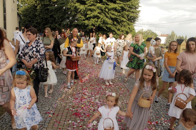 Borowa k. Mielca: Sto papieskich balonów