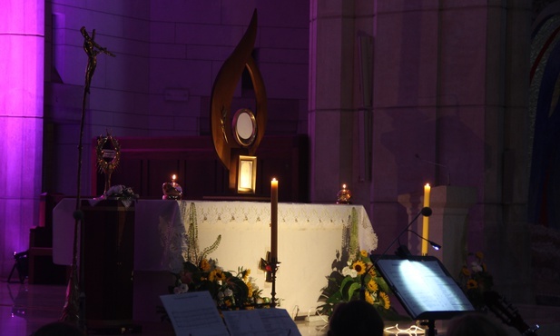 Solidarność z pokrzywdzonymi. Modlitwa za zranionych w Kościele