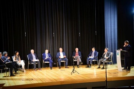 Nisko, NCK. Dyskusyjny panel.