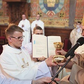Sakramentu udzielił biskup sandomierski.
