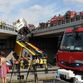 Nieoficjalnie: Kierowca autobusu, który spadł z S8, był pod wpływem amfetaminy