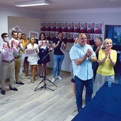 ◄	Ogłoszenie wyniku I tury obecni na wieczorze wyborczym w biurze PiS w Radomiu przywitali oklaskami.