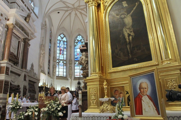 Zakończenie peregrynacji obrazu i relikwii św. Jana Pawła II w tarnowskiej katedrze