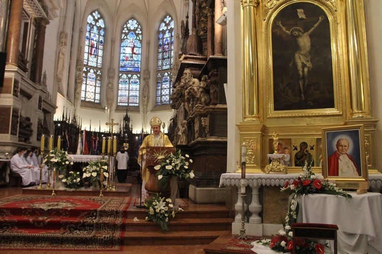 Zakończenie peregrynacji obrazu i relikwii św. Jana Pawła II w tarnowskiej katedrze