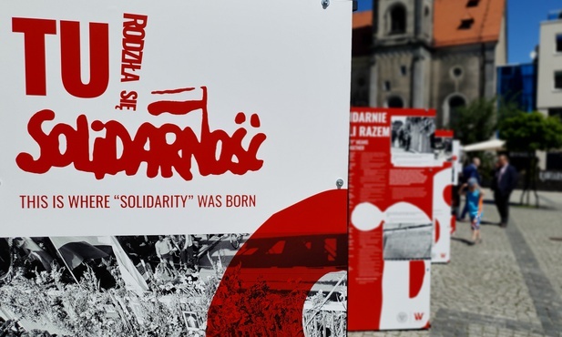 Na tarnogórskim rynku stanęła wystawa upamiętniająca strajk w Fazosie