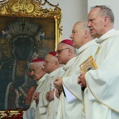 3 lipca obraz Matki Bożej Płaczącej wyboszony jest na ulice Lublina.