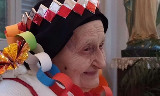 Siostra Anna Maria świętuje swoje 100. urodziny.