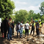 Wymiana łodzi w Sztolni Czarnego Pstrąga