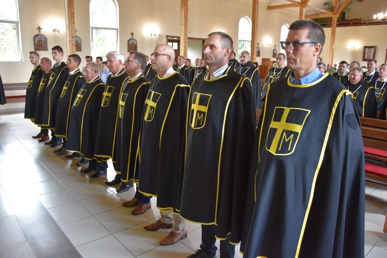 Dziesięciu rycerzy Jana Pawła II w Przasnyszu dało początek nowej chorągwi tej wspólnoty w diecezji płockiej.