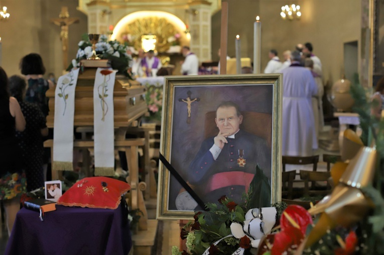 Pogrzeb śp. ks. prał. Jana Pasierbka w Pietrzykowicach
