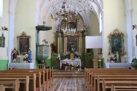 Wnętrze kościoła w Rybitwach.