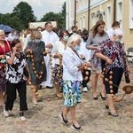 Figura Matki Bożej Szkaplerznej Pośredniczki Łask Wszelkich w Głębowicach