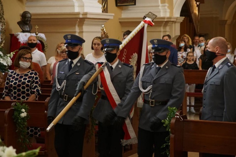 Poczet sztandarowy wałbrzyskiej policji.