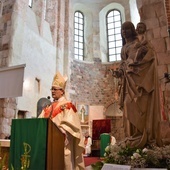 Mszy św. odpustowej przewodniczył bp Andrzej Przybylski.