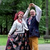 Beata i Zenon Chrobokowie  występują w zespole dla oldbojów Akademickiego Stowarzyszenia Kultury i Folkloru „Patria”.