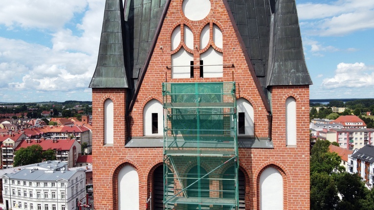 Renowacja tarcz zegara na kościele Mariackim w Szczecinku