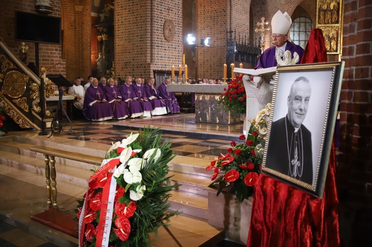Abp Jędraszewski na pogrzebie kard. Zenona Grocholewskiego: "Był niezłomnym żołnierzem w służbie prawdzie"