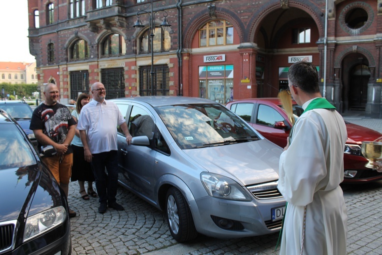 Legnica. Błogosławieństwo kierowców i ich pojazdów w legnickiej katedrze